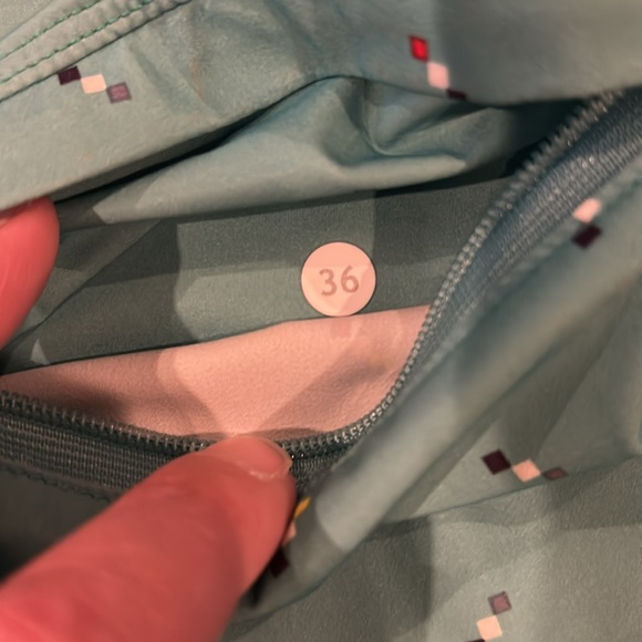 Lululemon men’s shorts - Picture 6 of 7